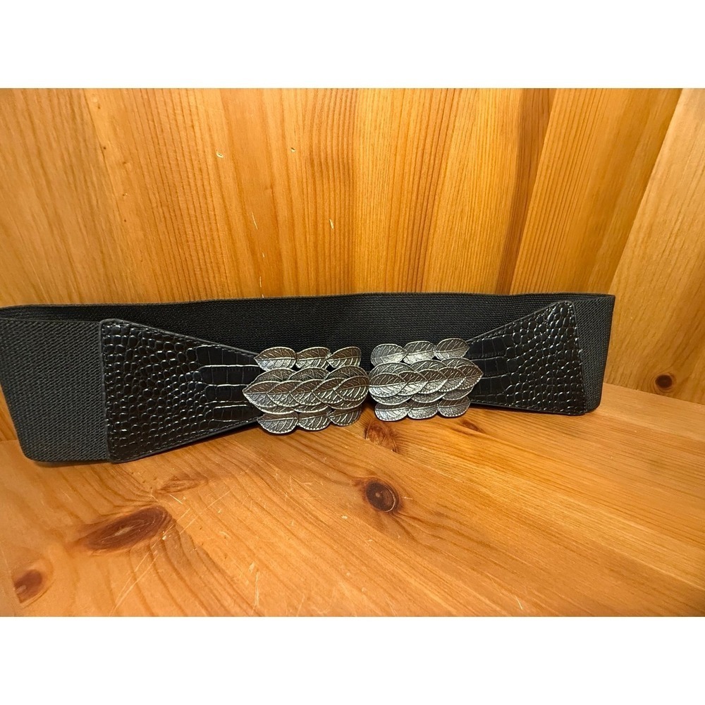 BCBG Max Azria Wide Stretch Waist Belt Size S Black Elastic Leaf Buckle